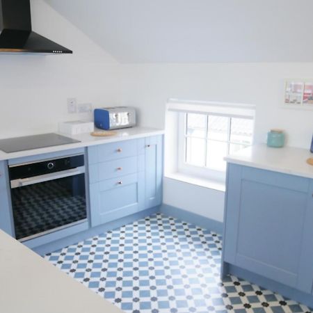 Sunset View, 2 Bedrooms In The Heart Of Holt With Parking 外观 照片