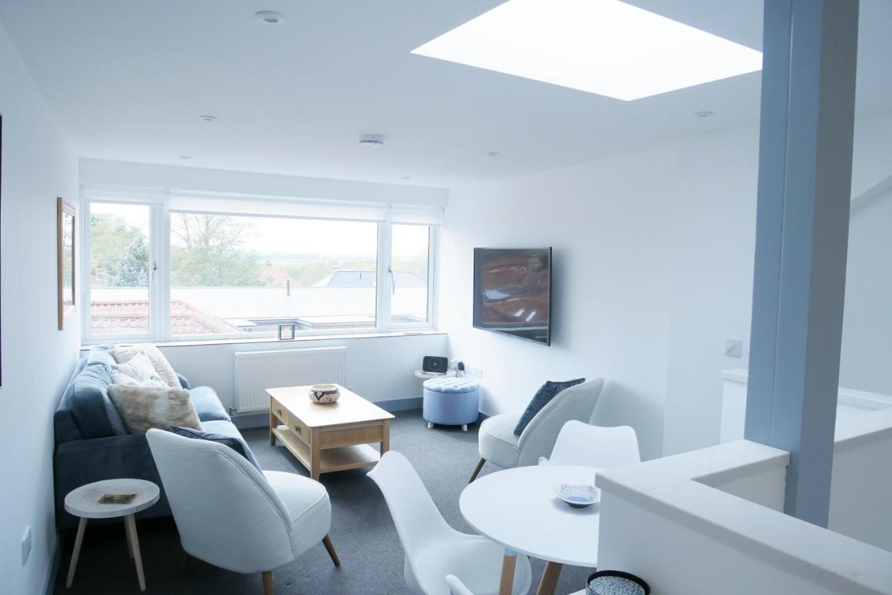Sunset View, 2 Bedrooms In The Heart Of Holt With Parking 外观 照片