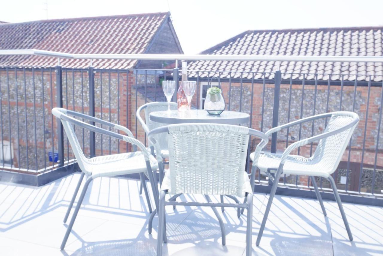 Sunset View, 2 Bedrooms In The Heart Of Holt With Parking 外观 照片