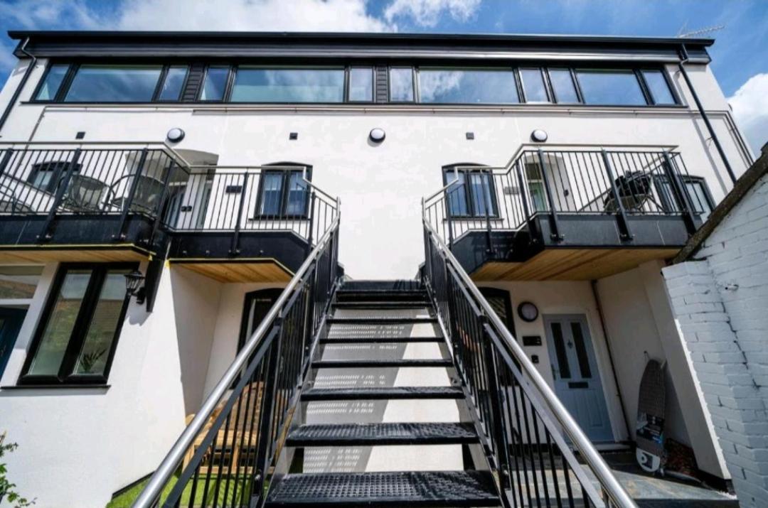 Sunset View, 2 Bedrooms In The Heart Of Holt With Parking 外观 照片
